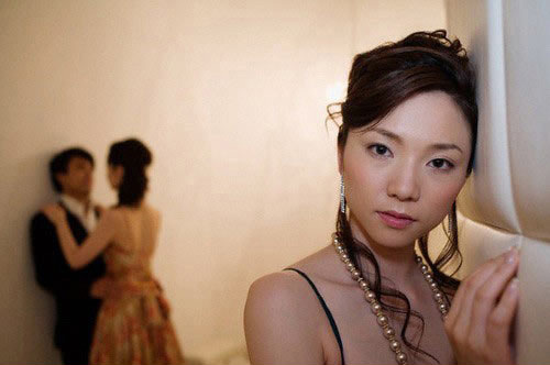 Biết chồng ngoại tình, tôi bơ đi mà sống - 2